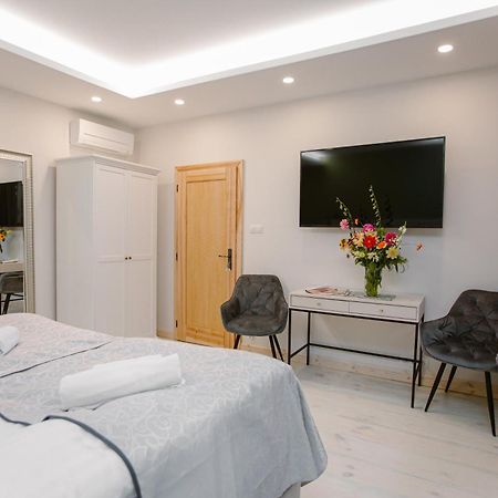 Siedem Drzew Hotel Biskupice  Buitenkant foto