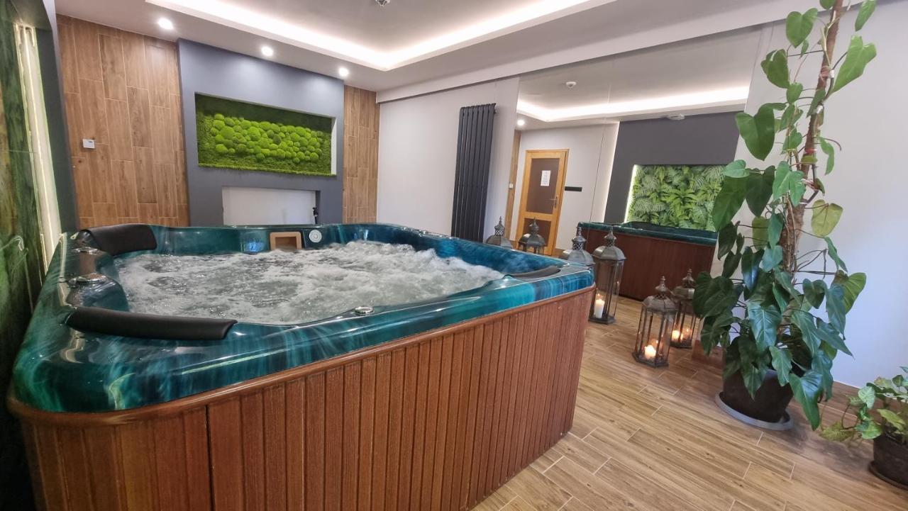 Siedem Drzew Hotel Biskupice  Buitenkant foto