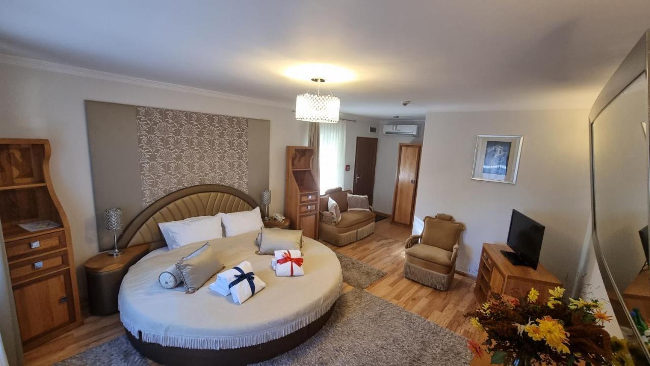 Siedem Drzew Hotel Biskupice  Buitenkant foto