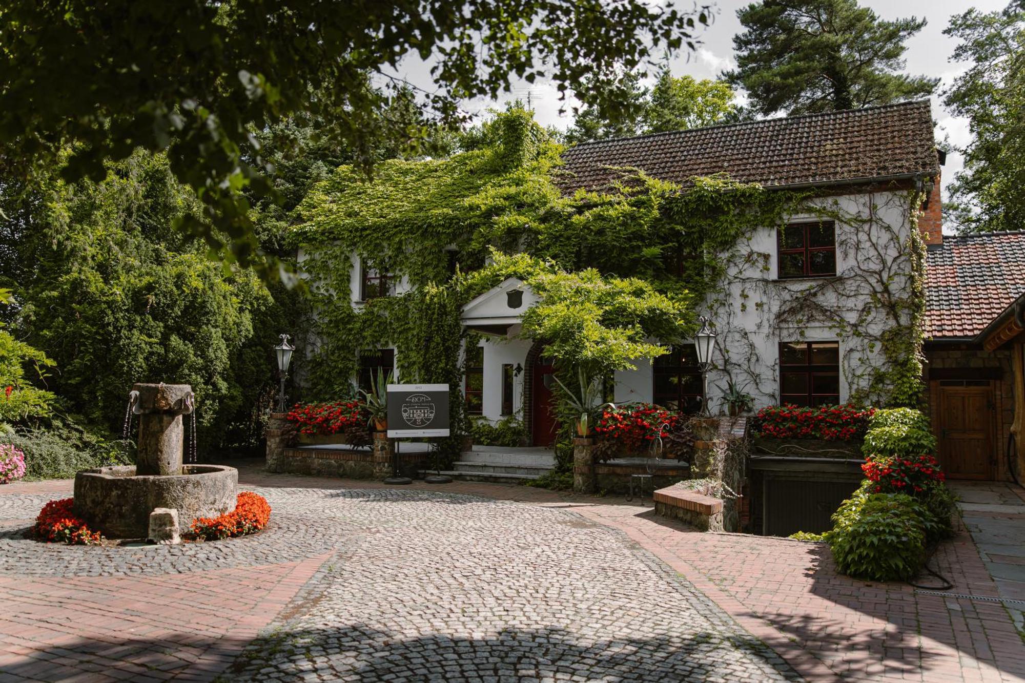 Siedem Drzew Hotel Biskupice  Buitenkant foto