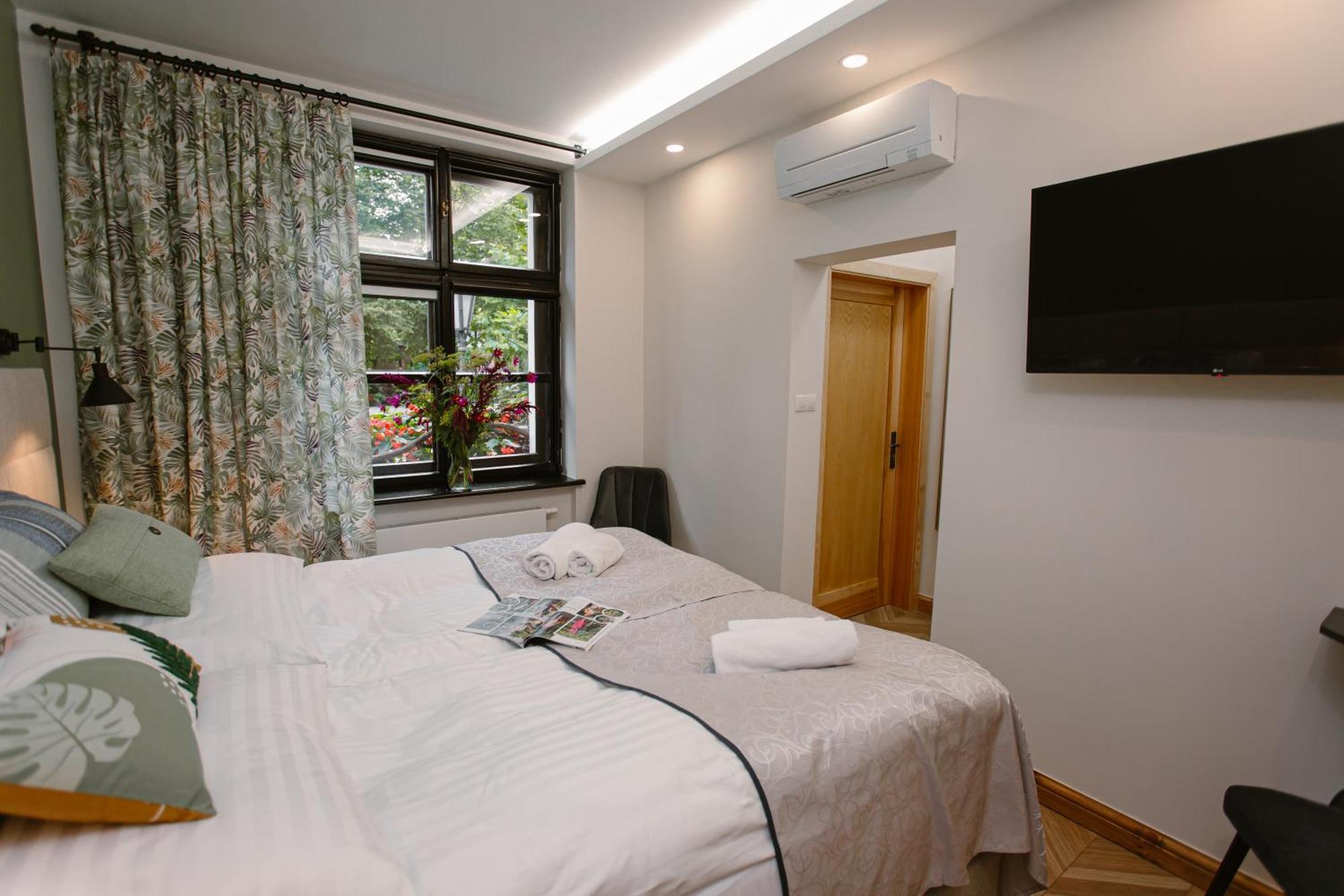 Siedem Drzew Hotel Biskupice  Buitenkant foto