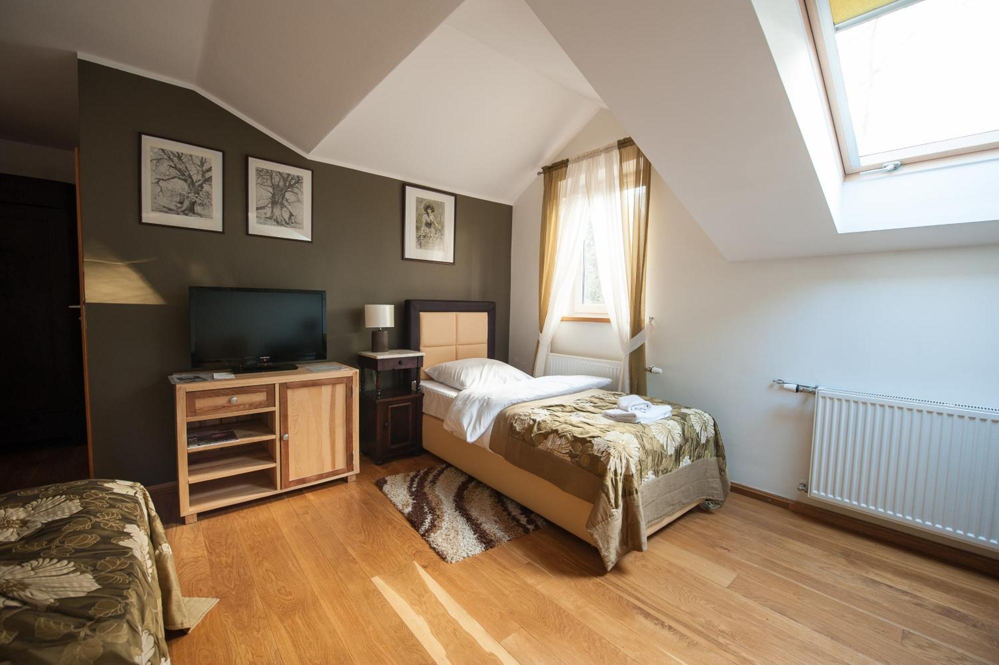 Siedem Drzew Hotel Biskupice  Kamer foto